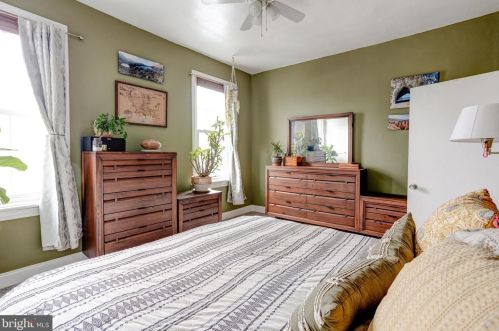 565 Martin St, Philadelphia PA  19128-1620 exterior