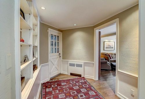 8415 Pelican Ln, Milwaukee WI 53217-2060 exterior