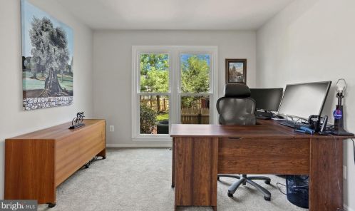 701 Rdg Dr, Mc Lean VA 22101-1620 exterior