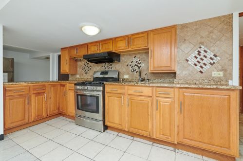 6635 Campbell Ave, Chicago IL 60645-5018 exterior