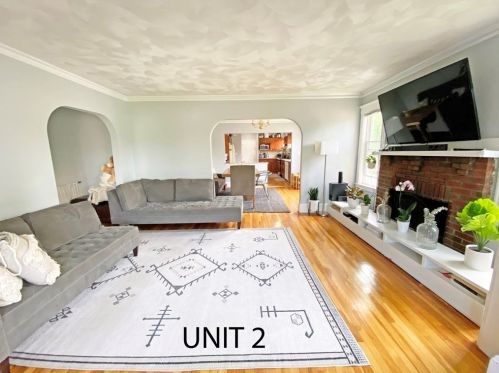 104 Side Pkwy, Newton MA 02458-1816 exterior