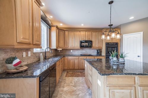 110 Pichelman Rd, Limerick PA 19468-2735 exterior