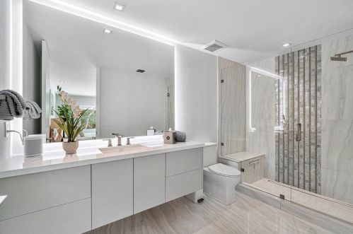 5256 Boca Marina Cir, Boca Raton FL  33487-5247 exterior