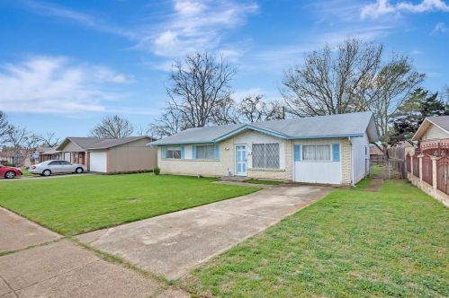 4652 Baystone Dr, Dallas, TX 75211-8003