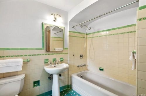 176 Douglas Pl, Mount Vernon NY 10552-1144 exterior