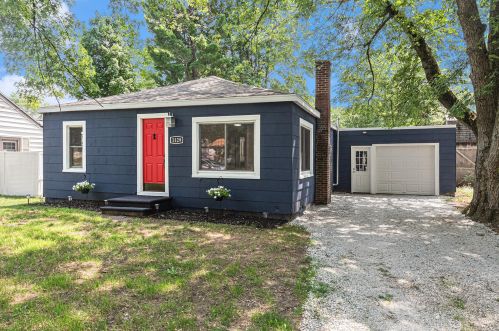 1129 Wilson Ct, Meskegon, MI 49441-5150