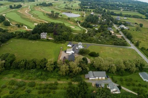 955 Wapping Rd, Middletown, RI 02842-5333