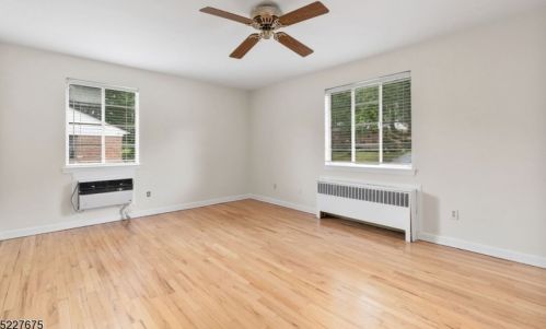 29 Troy Dr, Springfield NJ 07081-2060 exterior