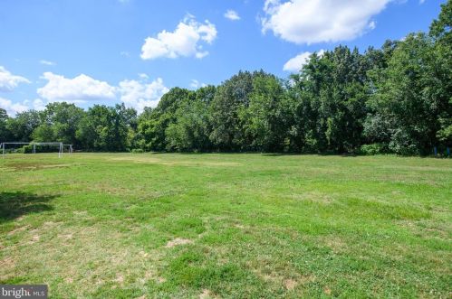 2144 Newport Pl, Washington DC 20037-3002 exterior