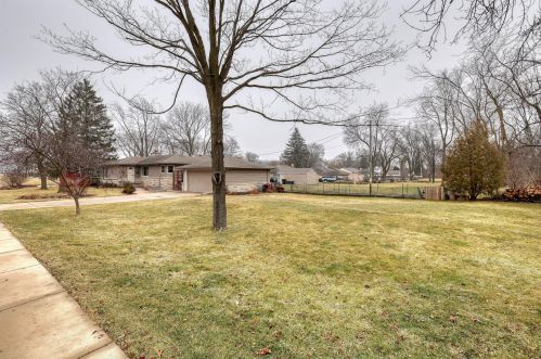 10015 Glendale Ave, Milwaukee WI  53225-4624 exterior