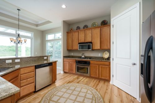 8690 Oakland Hl Cir, Kalamazoo MI 49024-5298 exterior