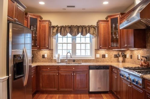 2 Camelot Dr, Worcester MA 01602-1318 exterior