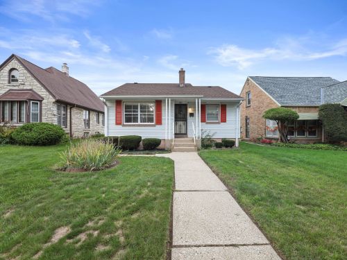 4921 24th Pl, Milwaukee, WI 53209-5613