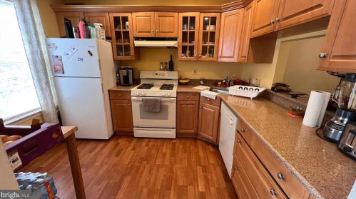 36 Quince Ct, Trenton NJ  08648-4802 exterior