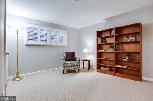 7308 Aynsley Ln, Mc Lean VA 22102-2931 exterior