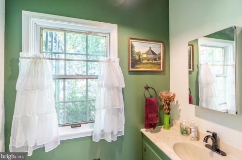 233 Old State Rd, Limerick PA 19468-3116 exterior