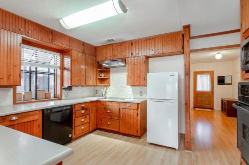 214 8 St, Irving TX 75060-5210 exterior