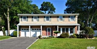 58 Empress Pines Dr, Nesconset, NY 11767-3127