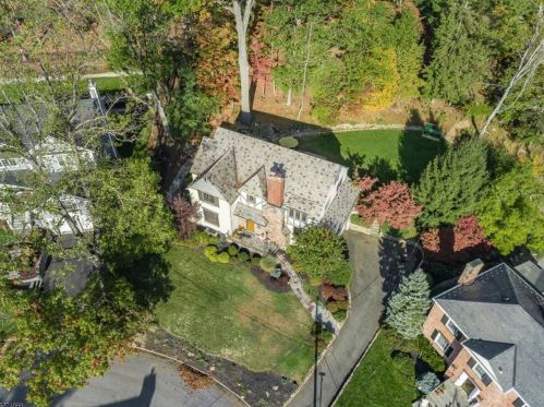 44 Crestwood Dr, Maplewood, NJ 07040-1004