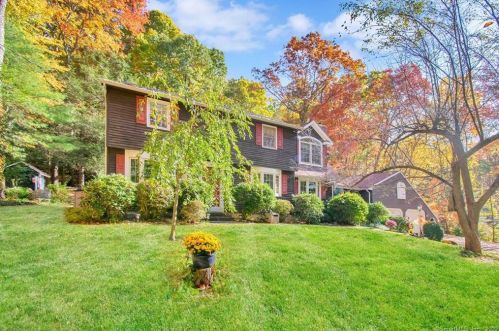 93 Burbank Rd, Ellington, CT 06029-2805