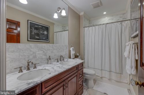 2101 Delancey St, Philadelphia PA 19103-6408 exterior