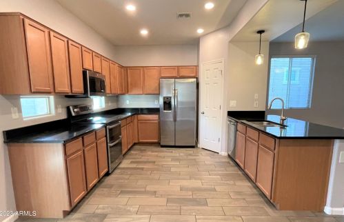 1717 Chanute Pass, Phoenix AZ  85040-3835 exterior