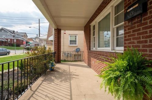 1103 Ridge Ave, Moon Twp, PA 15108-1926