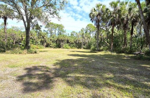 685 12 Ave, Naples FL 34120-6337 exterior