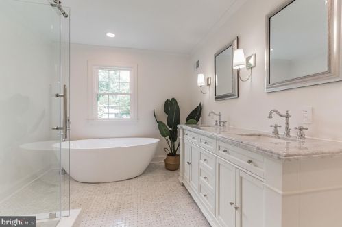 1905 Heritage Rd, Huntingdon Valley PA  19006-7813 exterior