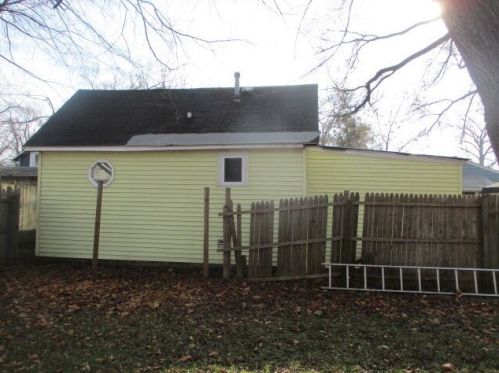 31 Walter St, Grand Rapids MI 49548-3242 exterior