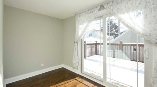 5149 Grace St, Chicago IL 60613-3904 exterior