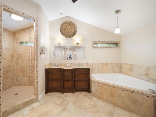 9604 Flintrock Cir, Austin TX 78737-1113 exterior