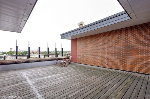 3450 Halsted St, Chicago IL 60657-2424 exterior