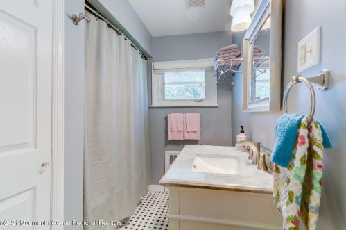 120 Beechwood Ave, West Long Branch NJ 07764-1801 exterior