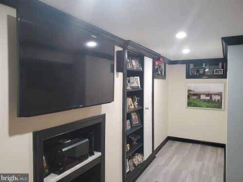 8120 Wyndam Rd, Camden NJ 08109-3221 exterior