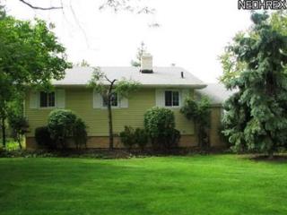 2938 Holly Ln, Cleveland OH  44145-4740 exterior