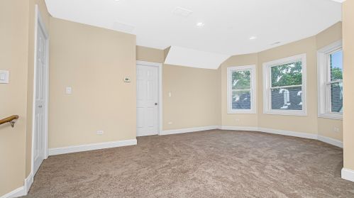 3935 Drake Ave, Chicago IL 60618-2219 exterior