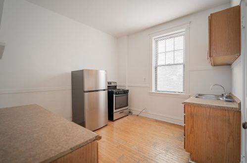 5222 Clark St, Chicago, IL 60640-2377