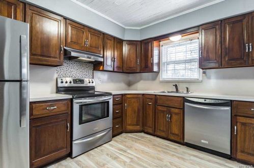 55 Albermarle Ave, Huntington Station NY 11746-2025 exterior