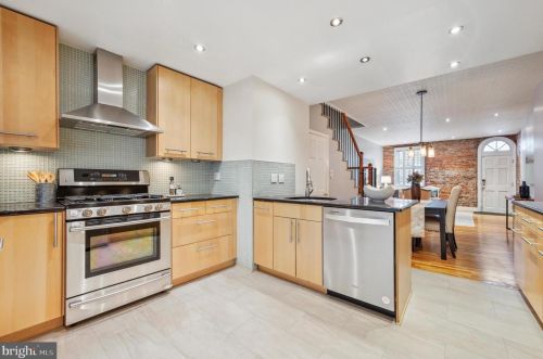 721 3 St, Philadelphia PA 19123-2903 exterior