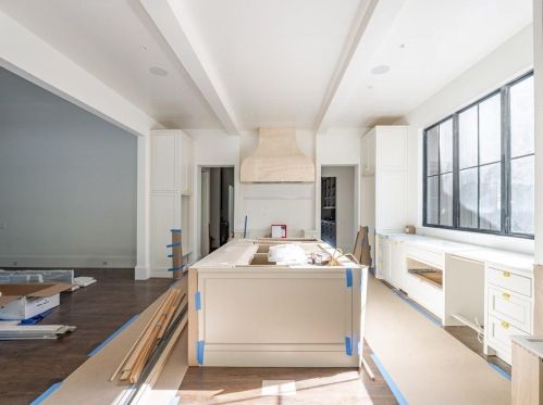 3364 Knollwood Dr, Atlanta GA 30305-1022 exterior