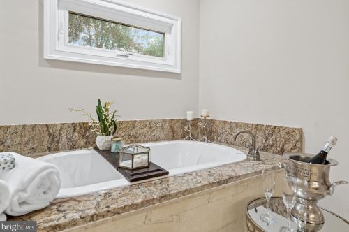 1645 Kirby Rd, Mc Lean VA  22101-3240 exterior