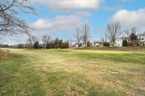 90 Hamlet Dr, Commack NY 11725-4438 exterior