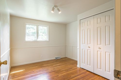 1136 Brewster Rd, Rochester MI 48309-1433 exterior