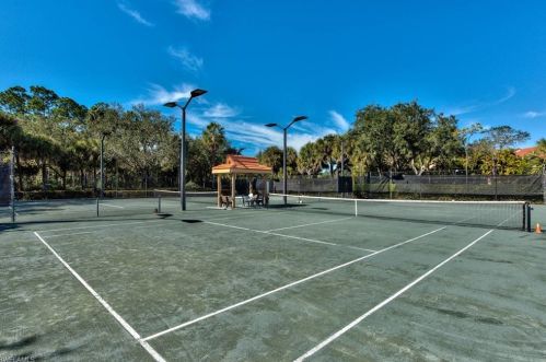 2400 Bayou Ln, Naples FL 34112-7811 exterior