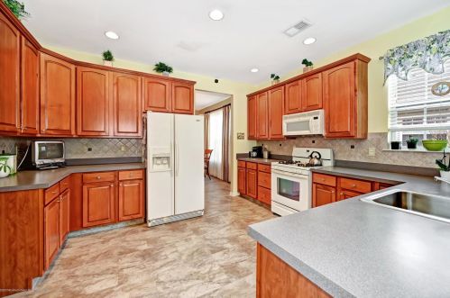 18 Nottingham Way, Jackson Twp NJ 08527-4374 exterior