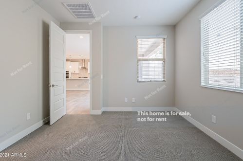 828 Amberwood Dr, Phoenix AZ 85045-0604 exterior