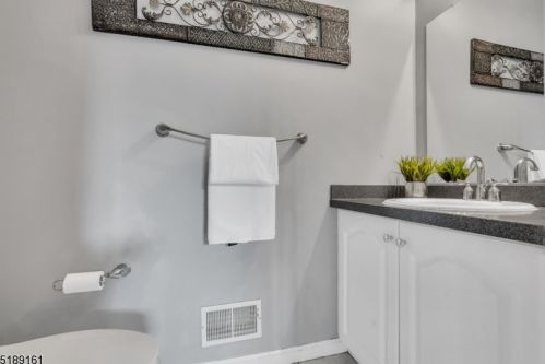 26 Francis Dr, Bridgewater NJ  08807-5714 exterior