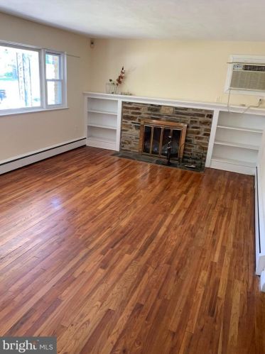 35 Glen Stewart Dr, Trenton, NJ 08618-1949