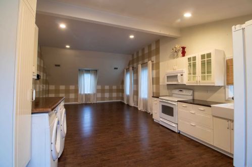 1000 Smithtown Ave, Bohemia NY 11716-2179 exterior